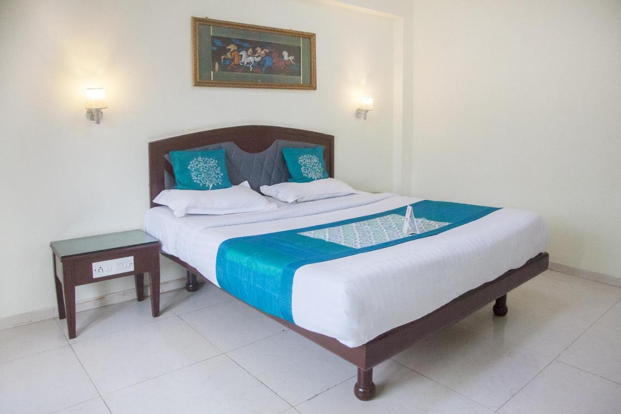 Oyo 12357 Hotel Nilgiris Inn Ooty Eksteriør billede